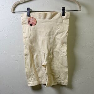 Shapermint Women's Cream Bike Shorts